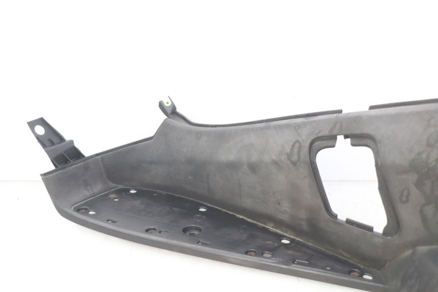 photo de PATA DE APOYO IZQUIERDA PEUGEOT SATELIS COMPRESSOR K15 125 (2006 - 2009) - Detalles de los puntos de fijación