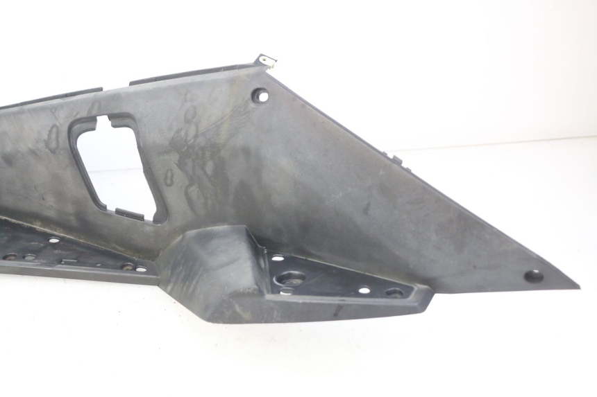 photo de PATA DE APOYO IZQUIERDA PEUGEOT SATELIS COMPRESSOR K15 125 (2006 - 2009) - Estado de la superficie y material