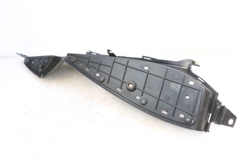 photo de PATA DE APOYO IZQUIERDA PEUGEOT SATELIS COMPRESSOR K15 125 (2006 - 2009) - Detalles de los puntos de fijación
