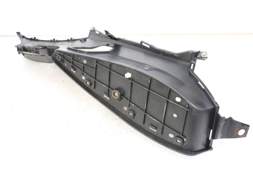 photo de TAPA REPOSAPIES IZQUIERDA PEUGEOT SATELIS 125 (2013 - 2018) - Zoom estado de uso