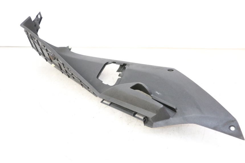 photo de TAPA REPOSAPIES IZQUIERDA PEUGEOT SATELIS 125 (2013 - 2018) - Vista general del producto