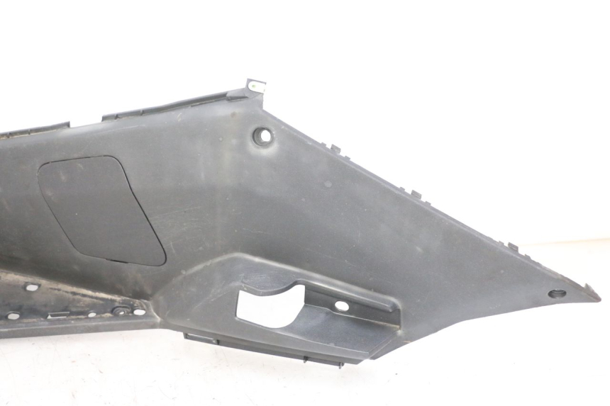 photo de TAPA REPOSAPIES IZQUIERDA PEUGEOT SATELIS 125 (2013 - 2018) - Otra vista del artículo