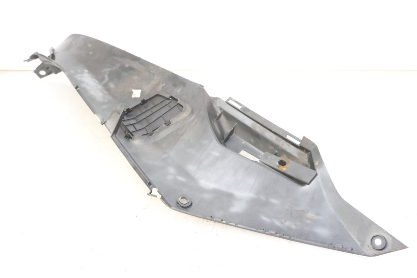 photo de TAPA REPOSAPIES IZQUIERDA PEUGEOT SATELIS 125 (2013 - 2018) - Zoom estado de uso