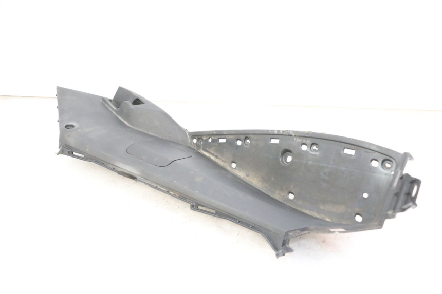 photo de TAPA REPOSAPIES IZQUIERDA PEUGEOT SATELIS 125 (2013 - 2018) - Recambio usado revisado