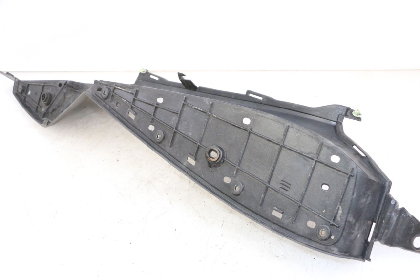 photo de TAPA REPOSAPIES IZQUIERDA PEUGEOT SATELIS 250 (2006 - 2012) - Otra perspectiva