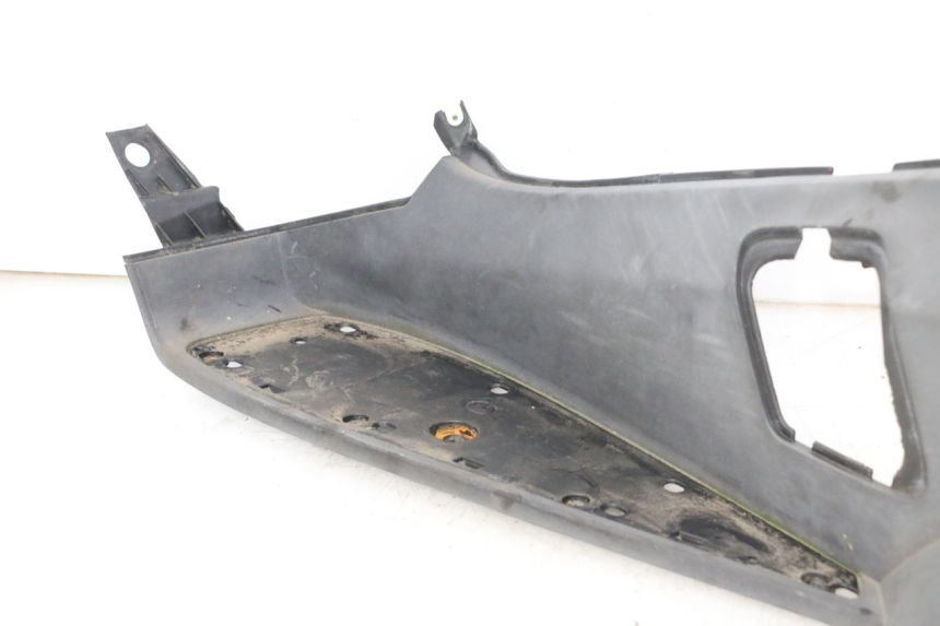 photo de TAPA REPOSAPIES IZQUIERDA PEUGEOT SATELIS 250 (2006 - 2012) - Recambio usado revisado