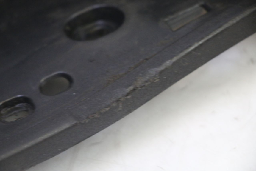 photo de TAPA REPOSAPIES IZQUIERDA PEUGEOT SATELIS 125 (2013 - 2018) - Zoom estado de uso