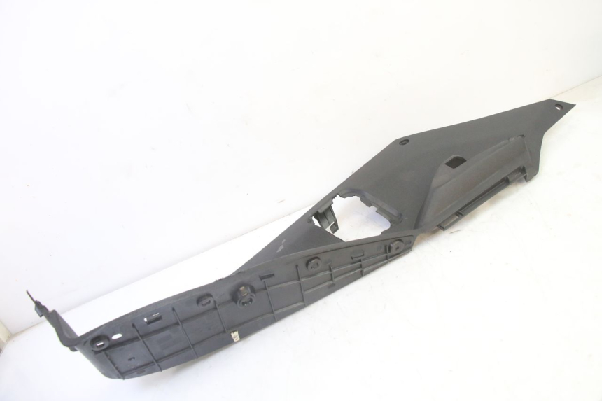 photo de TAPA REPOSAPIES IZQUIERDA PEUGEOT SATELIS 125 (2013 - 2018) - Vista general del producto