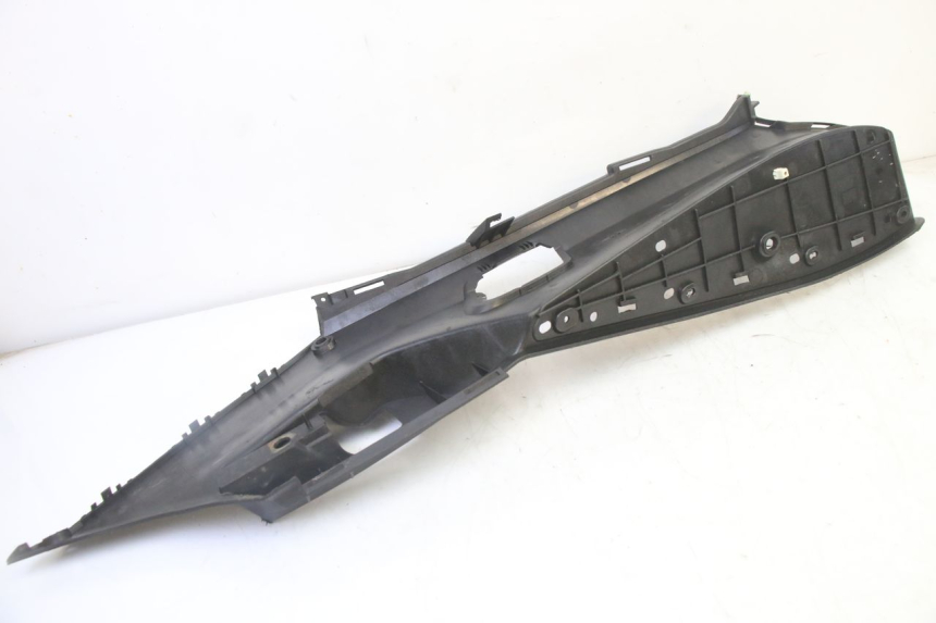 photo de TAPA REPOSAPIES IZQUIERDA PEUGEOT SATELIS 125 (2013 - 2018) - Marcados y referencias originales