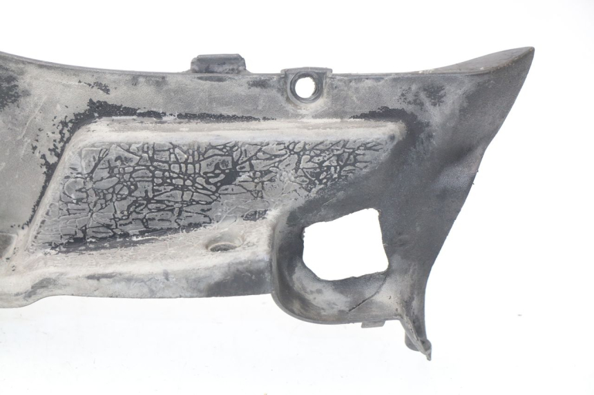 photo de TAPA REPOSAPIES IZQUIERDA APRILIA SCARABEO GT 125 (1999 - 2007) - Estado de la superficie y material