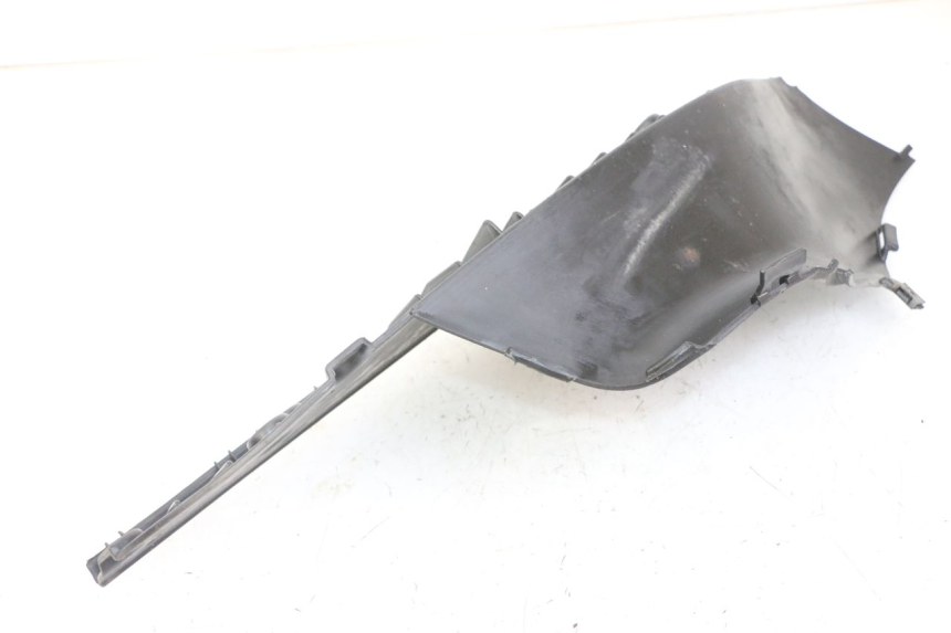 photo de TAPA REPOSAPIES IZQUIERDA APRILIA SCARABEO GT TOURING 125 (1999 - 2005) - Detalle de la pieza