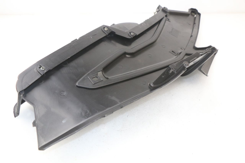 photo de TAPA REPOSAPIES IZQUIERDA RAZZO STEED 125 (2012 - 2018) - Zoom estado de uso