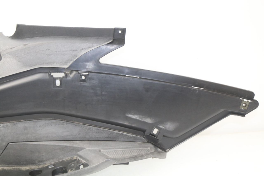 photo de TAPA REPOSAPIES IZQUIERDA RAZZO STEED 125 (2012 - 2018) - Estado de la superficie y material