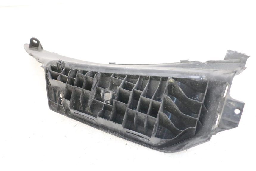 photo de TAPA REPOSAPIES IZQUIERDA SUZUKI BURGMAN 125 (2018 - 2021) - Detalle de la pieza