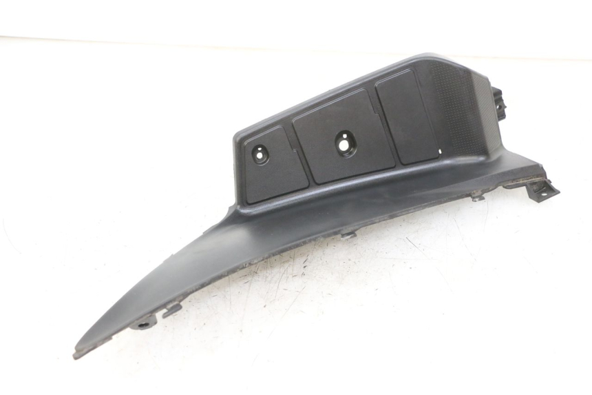 photo de TAPA REPOSAPIES IZQUIERDA SUZUKI BURGMAN 125 (2018 - 2021) - Otra perspectiva