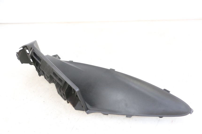 photo de TAPA REPOSAPIES IZQUIERDA SUZUKI BURGMAN 125 (2018 - 2021) - Primer plano técnico