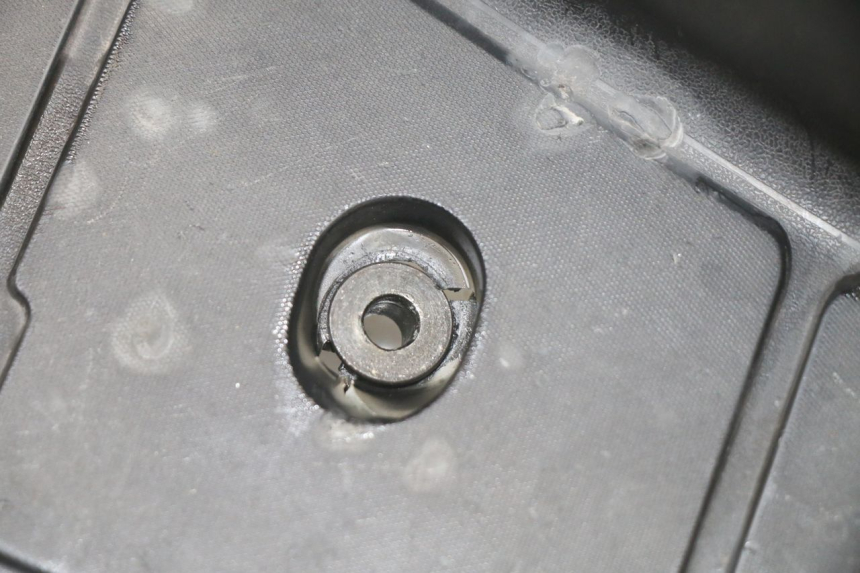 photo de TAPA REPOSAPIES IZQUIERDA SUZUKI BURGMAN 125 (2015 - 2017) - Zoom estado de uso