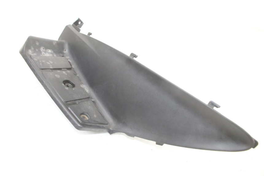 photo de TAPA REPOSAPIES IZQUIERDA SUZUKI BURGMAN 125 (2015 - 2017) - Otra perspectiva