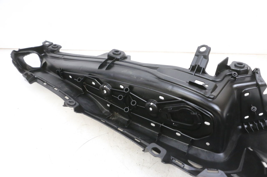 photo de TAPA REPOSAPIES IZQUIERDA YAMAHA TRICITY 300 (2020 - 2024) - Detalle de la pieza