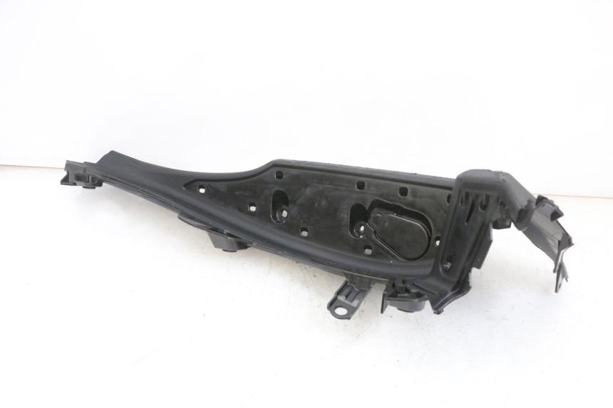 photo de TAPA REPOSAPIES IZQUIERDA YAMAHA TRICITY 300 (2020 - 2024) - Características distintivas