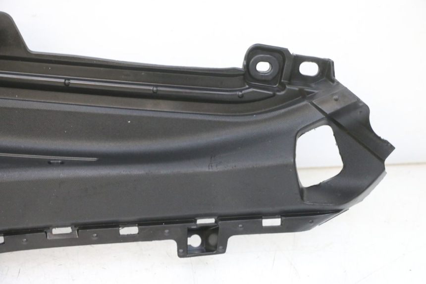 photo de TAPA REPOSAPIES IZQUIERDA YAMAHA TRICITY 300 (2020 - 2024) - Zoom calidad de ocasión