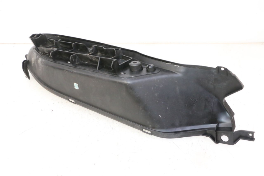 photo de TAPA REPOSAPIES IZQUIERDA YAMAHA X-CITY XCITY 125 (2007 - 2013) - Detalle de la pieza