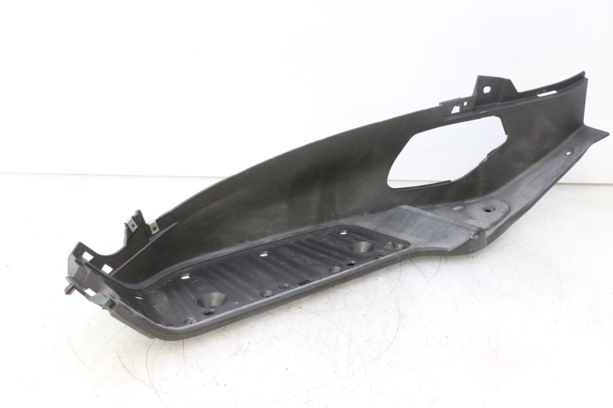 photo de TAPA REPOSAPIES IZQUIERDA PIAGGIO X8 STREET 125 (2006 - 2007) - Zoom estado de uso