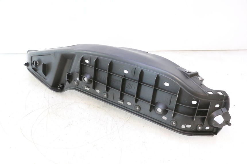 photo de TAPA REPOSAPIES IZQUIERDA PIAGGIO X8 STREET 125 (2006 - 2007) - Estado de la superficie y material