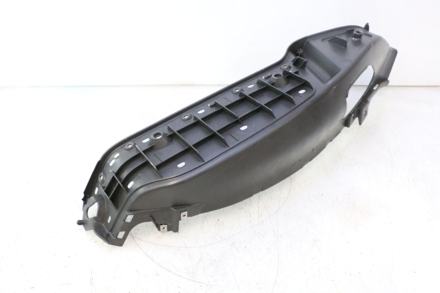 photo de TAPA REPOSAPIES IZQUIERDA PIAGGIO X8 STREET 125 (2006 - 2007) - Recambio usado revisado