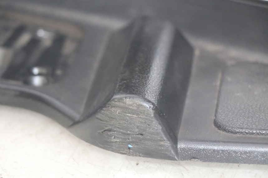 photo de PATA DE PIE IZQUIERDA PIAGGIO XEVO - X EVO 125 (2007 - 2017) - Vista general del producto