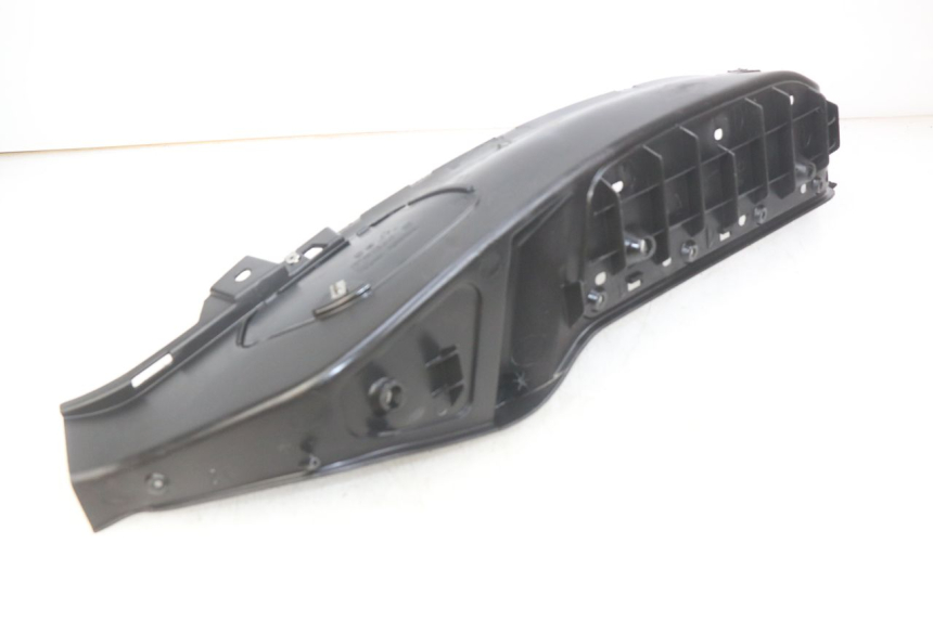 photo de PATA DE PIE IZQUIERDA PIAGGIO XEVO - X EVO 125 (2007 - 2017) - Detalle de la pieza