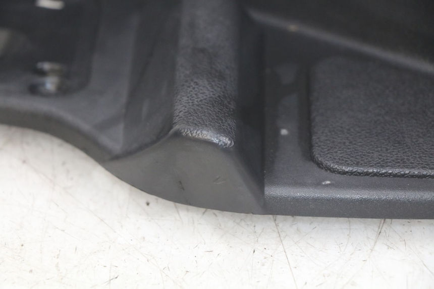 photo de PATA DE PIE IZQUIERDA PIAGGIO XEVO - X EVO 125 (2007 - 2017) - Primer plano técnico