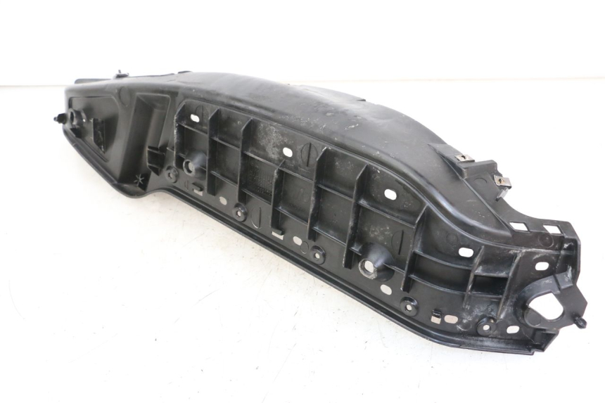 photo de PATA DE PIE IZQUIERDA PIAGGIO XEVO - X EVO 125 (2007 - 2017) - Detalle de la pieza