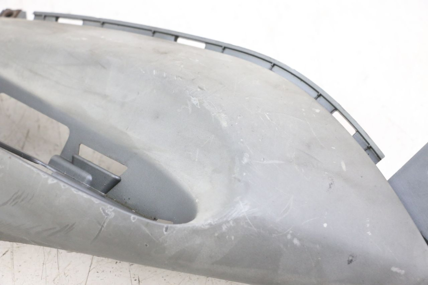 photo de TAPA REPOSAPIES IZQUIERDA YAMAHA NEOS NEO'S 4T 50 (2008 - 2016) - Detalle de la pieza