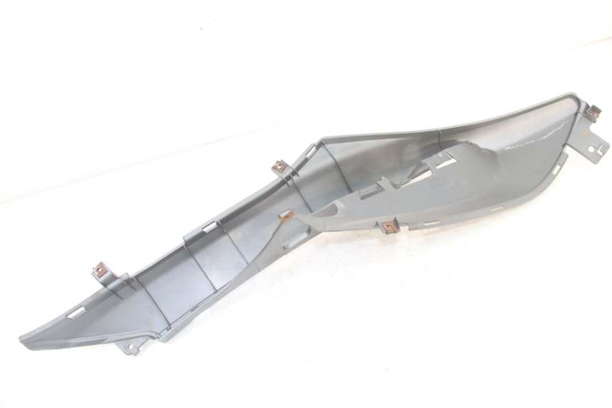 photo de TAPA REPOSAPIES IZQUIERDA YAMAHA NEOS NEO'S 4T 50 (2008 - 2016) - Detalles de los puntos de fijación