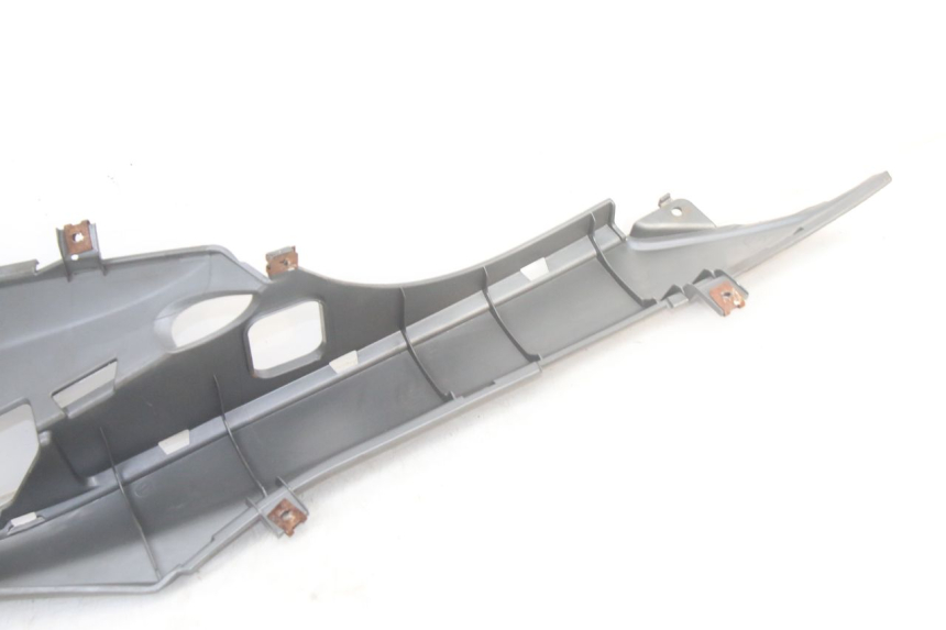 photo de TAPA REPOSAPIES IZQUIERDA YAMAHA NEOS NEO'S 4T 50 (2008 - 2016) - Marcados y referencias originales