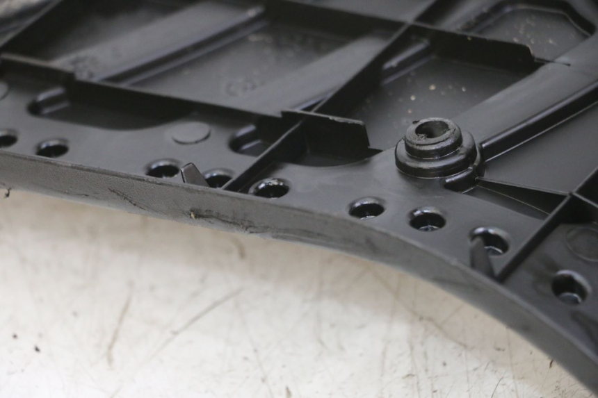 photo de TAPA REPOSAPIES GILERA STALKER 50 (1997 - 2005) - Detalle de la pieza