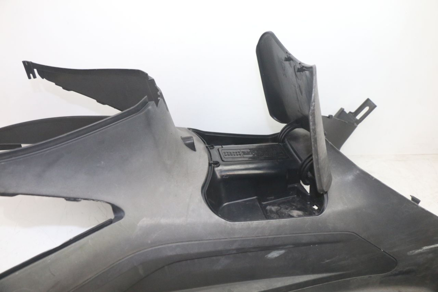 photo de TAPA REPOSAPIES SYM GTS EVO 125 (2009 - 2013) - Vista general del producto