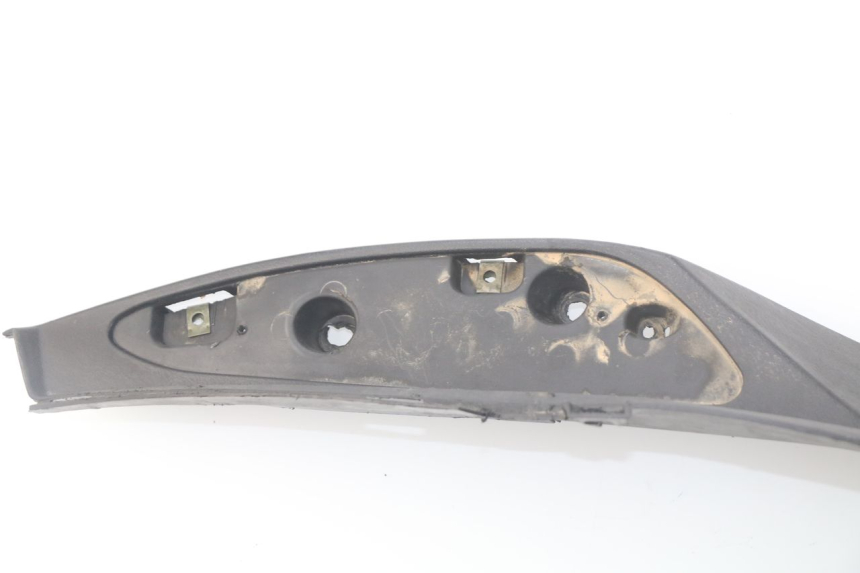 photo de TAPA REPOSAPIES JONWAY GTX 2T 50 (2014 - 2020) - Enfoque en la estructura