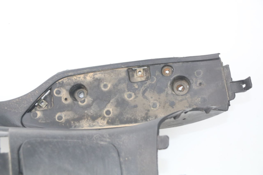 photo de TAPA REPOSAPIES JONWAY GTX 2T 50 (2014 - 2020) - Perfil de la pieza de repuesto