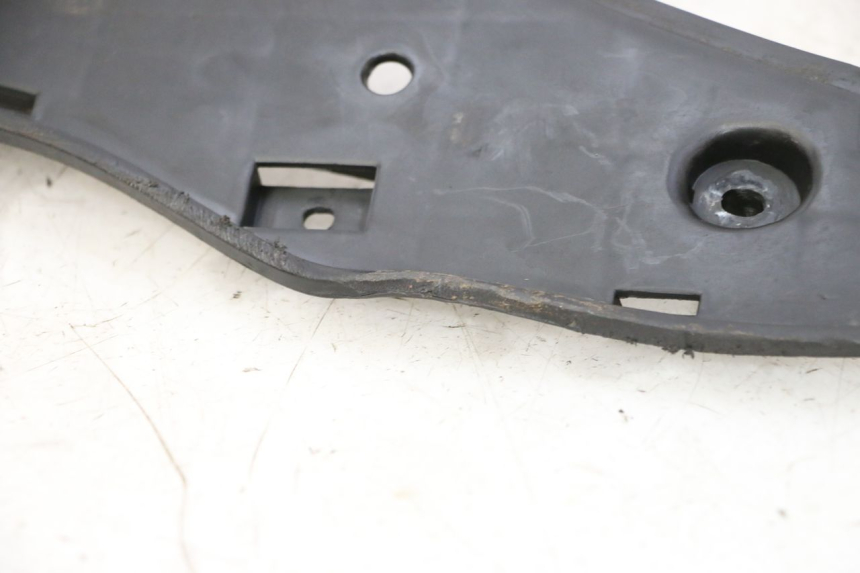 photo de TAPA REPOSAPIES DAELIM HISTORY 125 (2001 - 2002) - Primer plano técnico