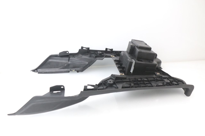 photo de TAPA REPOSAPIES SYM JET 4 50 (2010 - 2014) - Detalle de la pieza