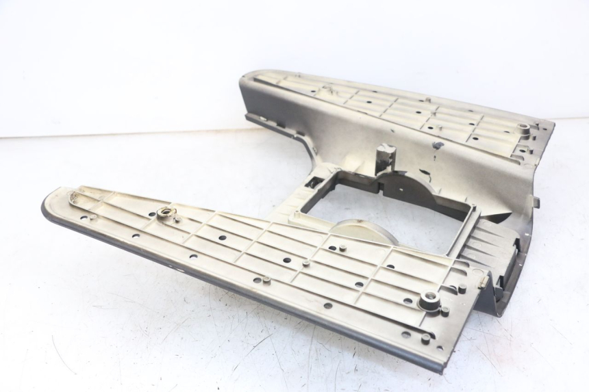 photo de TAPA REPOSAPIES JM MOTORS VX 125 (2022 - 2025) - Detalle de la pieza