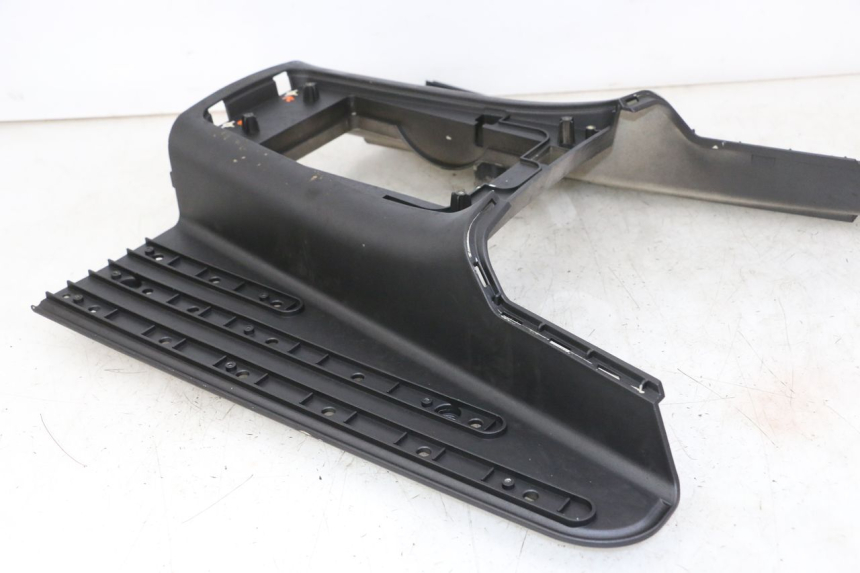 photo de TAPA REPOSAPIES JM MOTORS VX 125 (2022 - 2025) - Detalles de los puntos de fijación