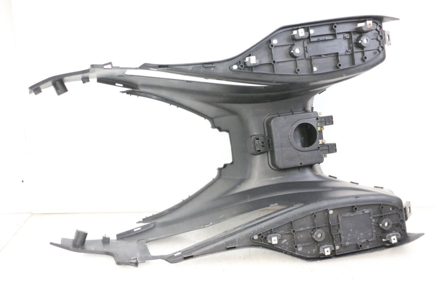 photo de TAPA REPOSAPIES SYM JOYMAX 125 (2010 - 2017) - Primer plano técnico