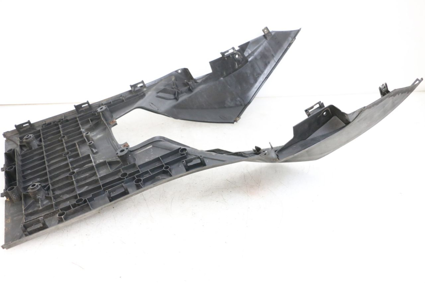 photo de TAPA REPOSAPIES SYM JOYRIDE EVO 125 (2009 - 2016) - Detalle de la pieza