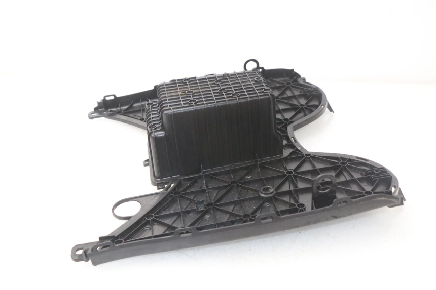 photo de TAPA REPOSAPIES PEUGEOT KISBEE 2T 50 (2010 - 2017) - Zoom estado de uso