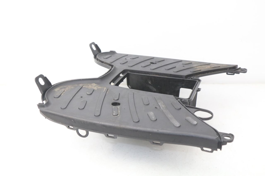 photo de TAPA REPOSAPIES PEUGEOT KISBEE 2T 50 (2010 - 2017) - Otra perspectiva