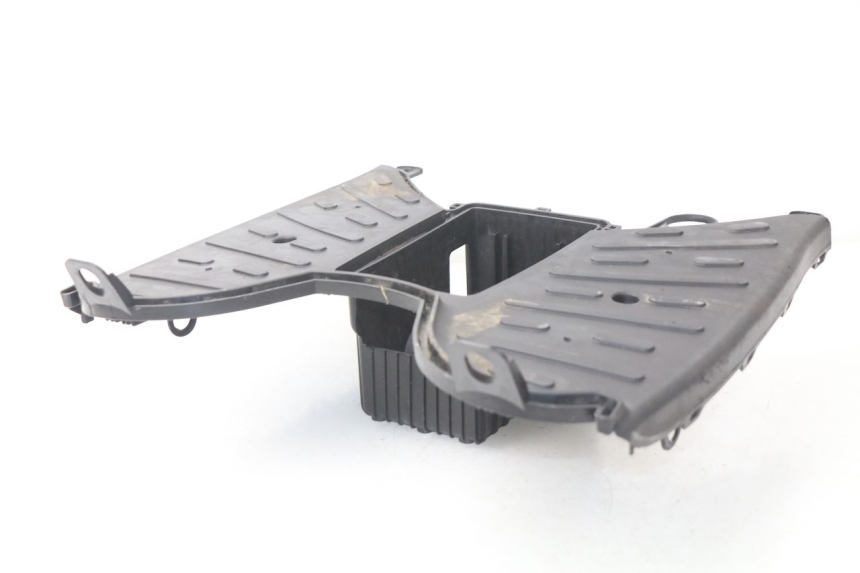 photo de TAPA REPOSAPIES PEUGEOT KISBEE 2T 50 (2010 - 2017) - Primer plano técnico