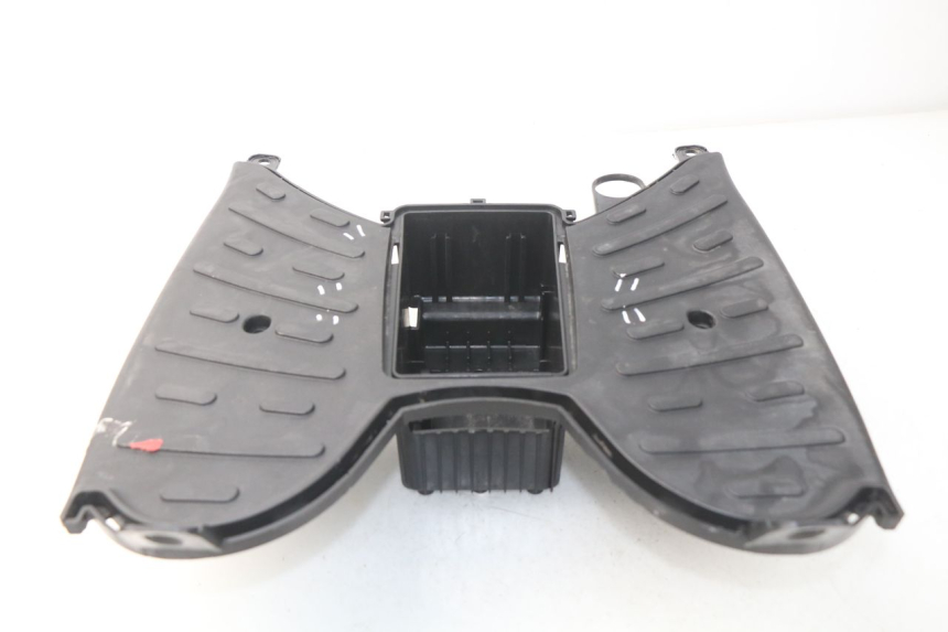 photo de TAPA REPOSAPIES PEUGEOT KISBEE 2T 50 (2010 - 2017) - Detalle de la pieza